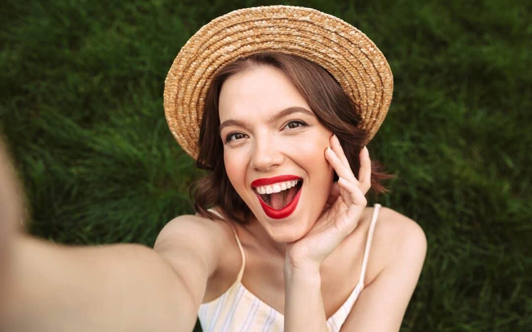 Hidden Braces vs Traditional Braces: How They Actually Move Teeth