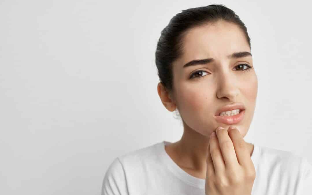 Bleeding Gums Under Your Retainer? Here’s What Your Mouth May Be Trying to Tell You